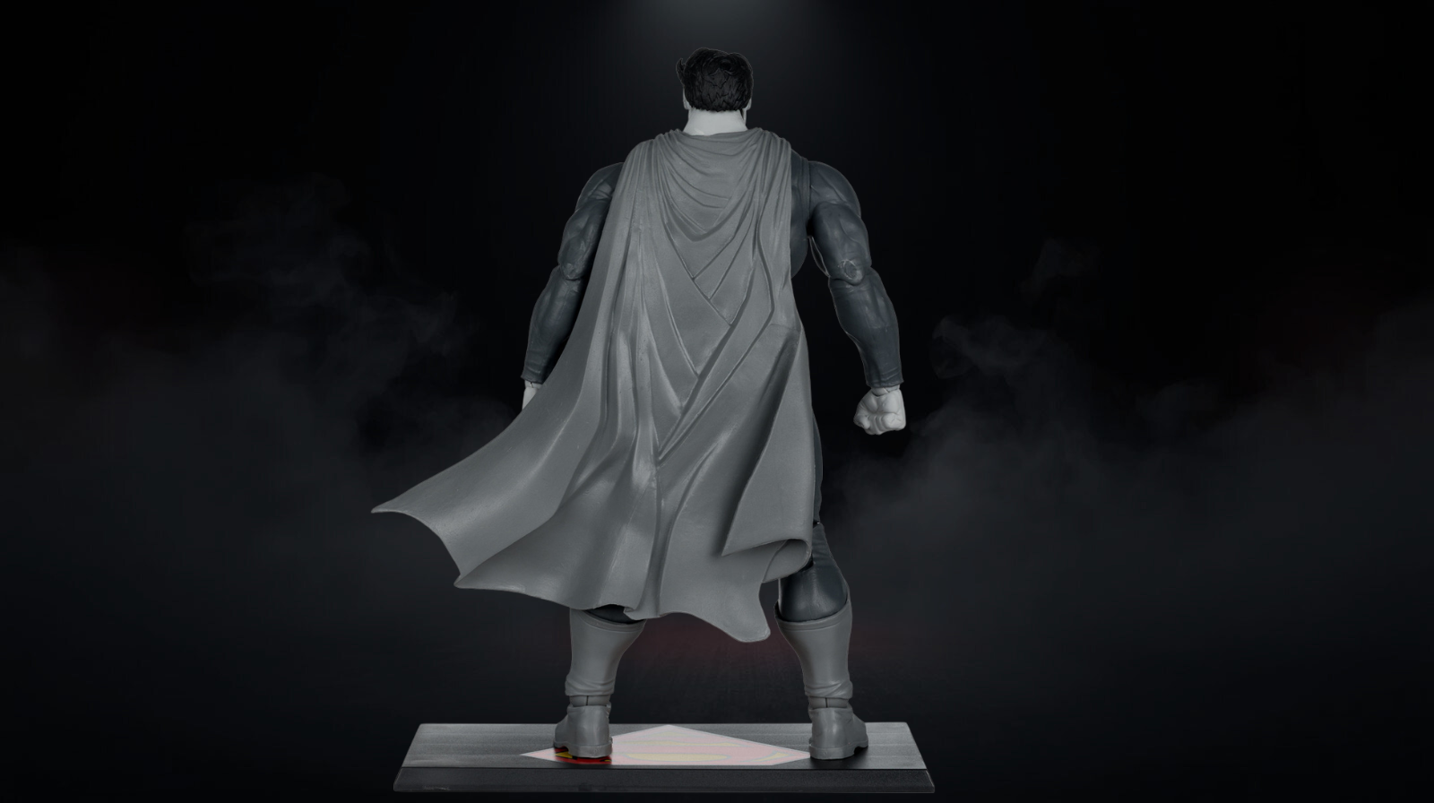 McFarlane DC Multiverse Superman Dark Knight Returns Black & White Accent Gold Label 7” - Imagen 2