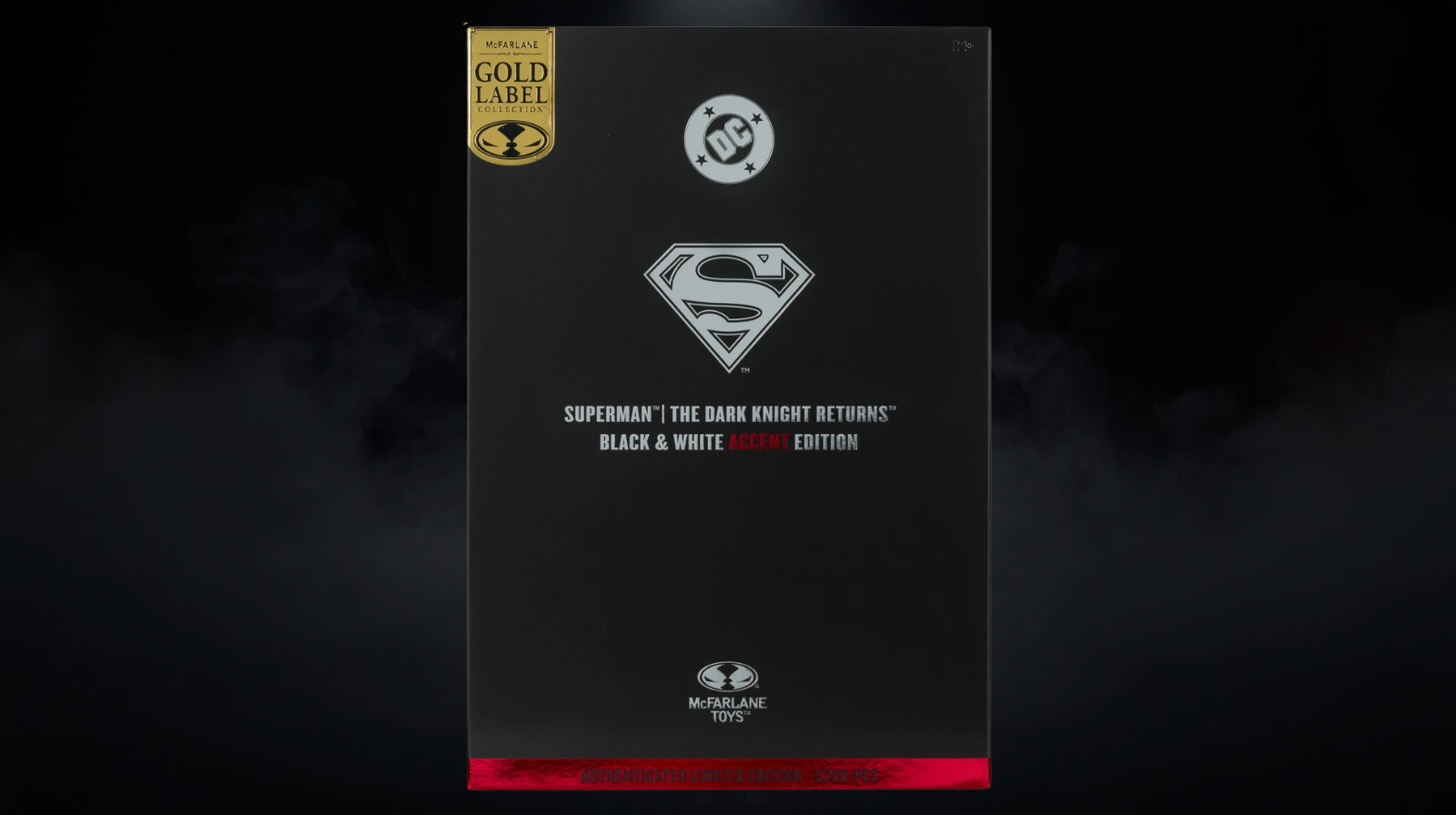 McFarlane DC Multiverse Superman Dark Knight Returns Black & White Accent Gold Label 7” - Imagen 5